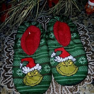 Green and Red Grinch Women's Slippers